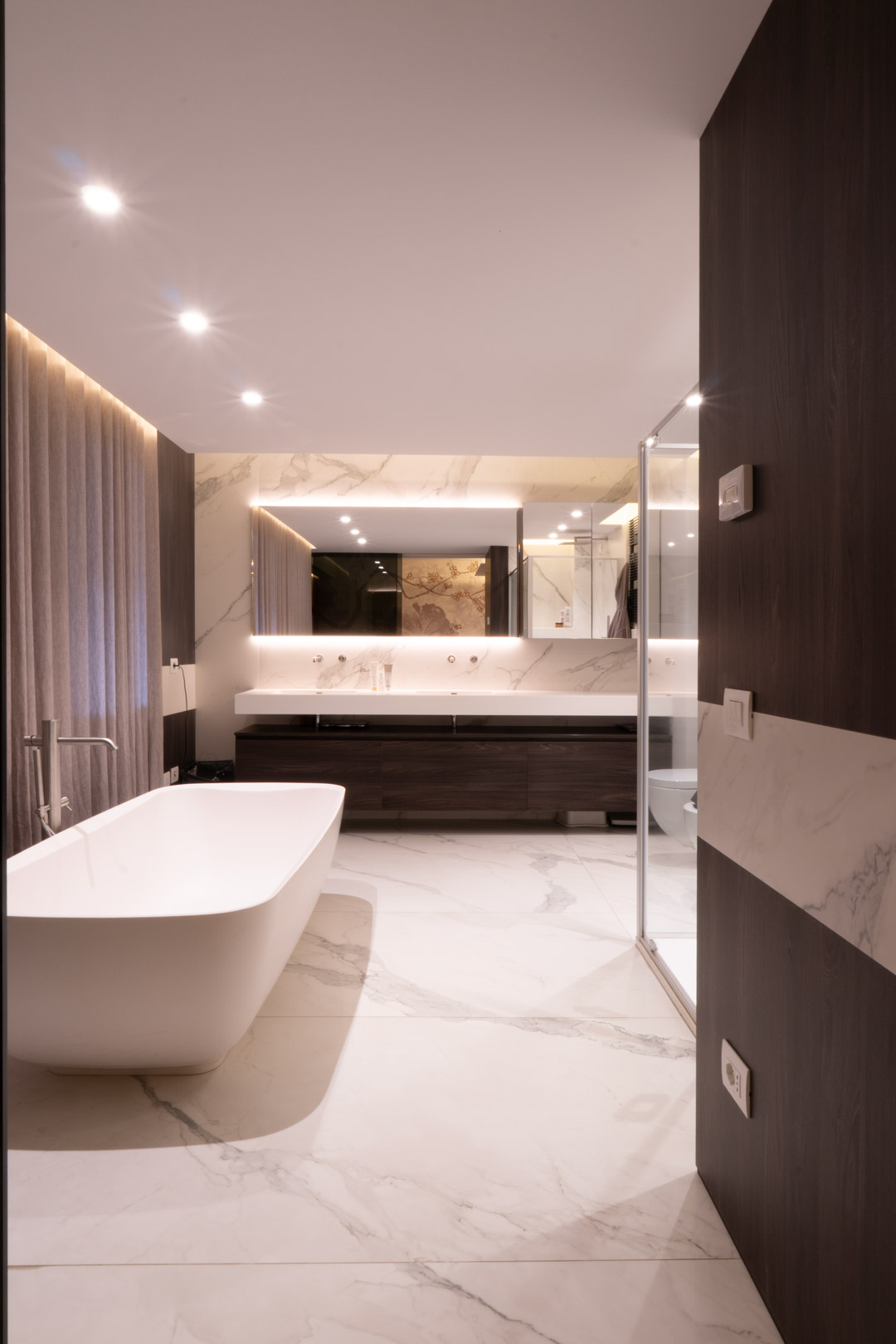 Illuminazione architettonica moderna per la zona bagno