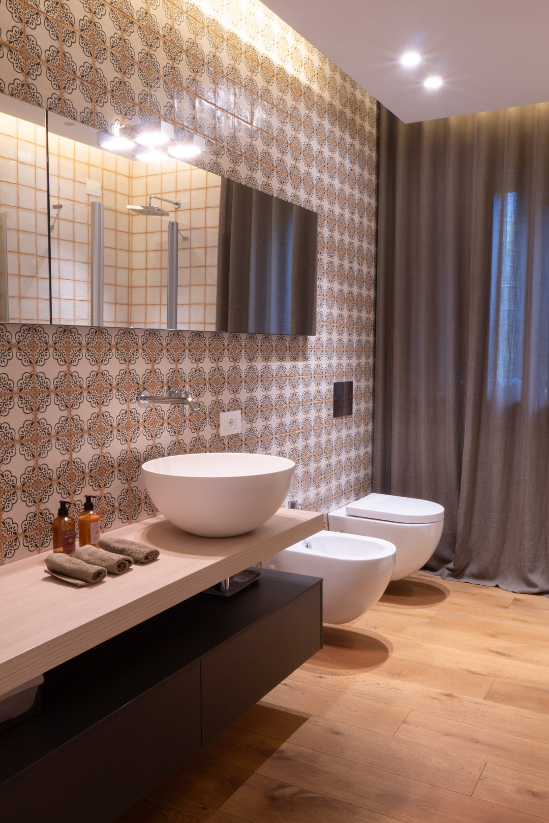 Arredamento mediterraneo contemporaneo nella zona bagno
