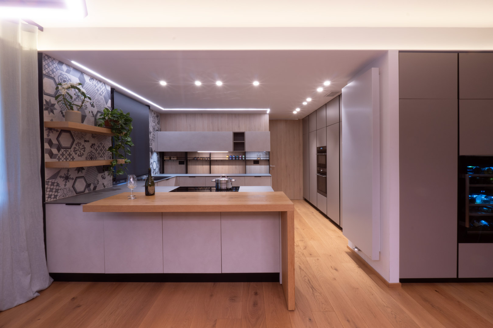 Arredamento mediterraneo contemporaneo nella zona cucina